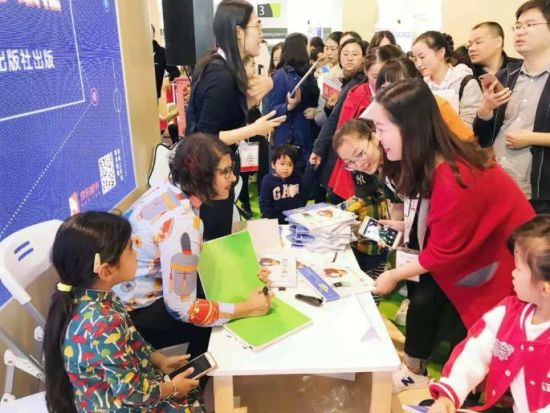 科曼·辛格携新书《奥拉学编程》亮相上海国际