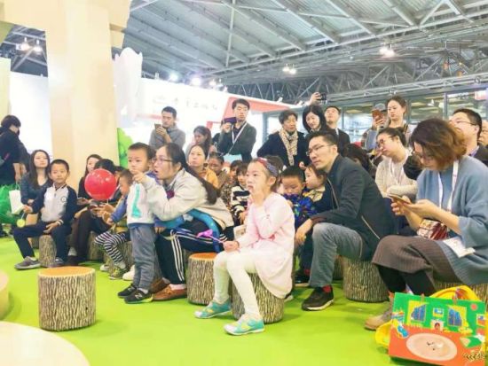 科曼·辛格携新书《奥拉学编程》亮相上海国际