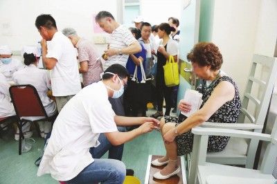 龙华医院近期日均门急诊量突破1.7万人次 高温