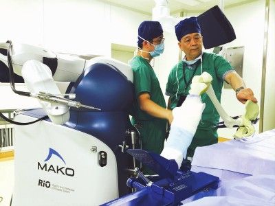 首台骨科手术机器人落户六院 - 上海新闻网