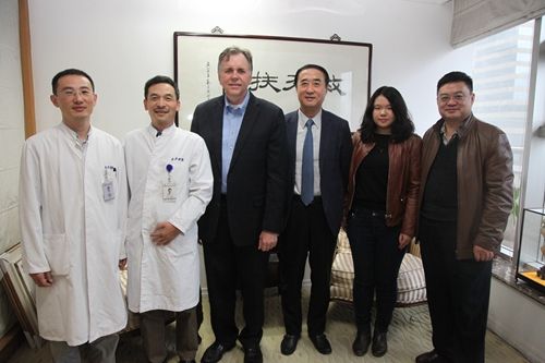 获得者马歇尔教授造访同济大学附属东方医院