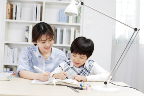 全国最大上门家教服务机构轻轻家教再获1800