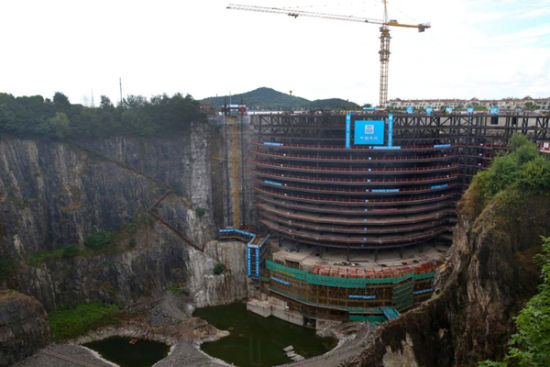 “世界建筑奇迹”佘山深坑酒店地下结构完成封顶