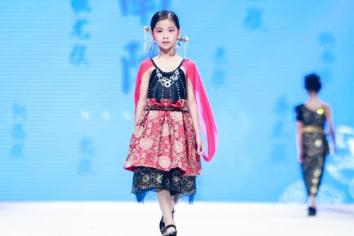 伊佳林IKALI为“中国公主”定制专属礼服和标准