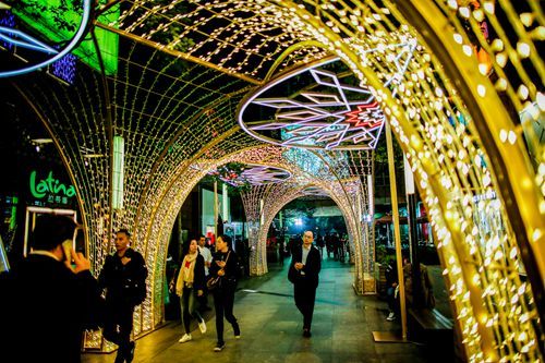 港汇恒隆广场上演“点亮你的圣诞”主题活动 呈现视觉盛宴 - 上海新闻网