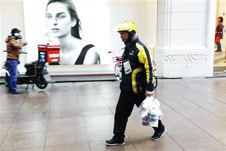 外卖小哥紧缺,配送网站跨行抢人 - 上海新闻网