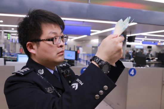移民管理警察陆卿:火眼金睛守好国门第一关