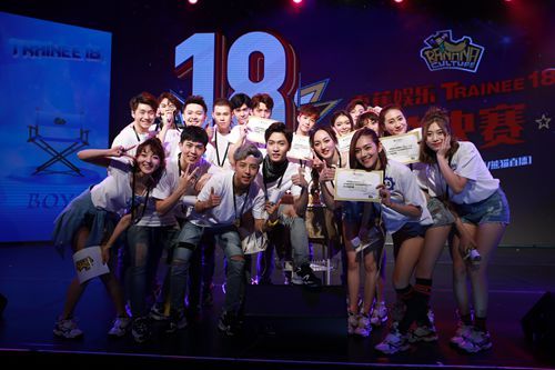 香蕉娱乐TRAINEE 18总决赛在沪上演 王思聪坐