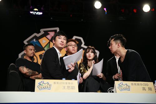 香蕉娱乐TRAINEE 18总决赛在沪上演 王思聪坐