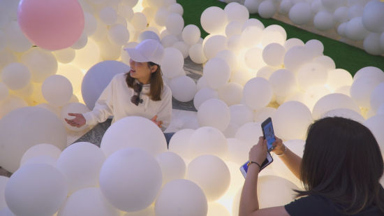 静安大悦城甜蜜升级 告白气球艺术展 2.0 延续