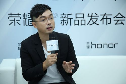 科技美学旗舰荣耀8惊艳发布,吴亦凡代言 - 上海