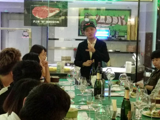 全民养牛携手宁夏贺兰山东麓举办中西之夜