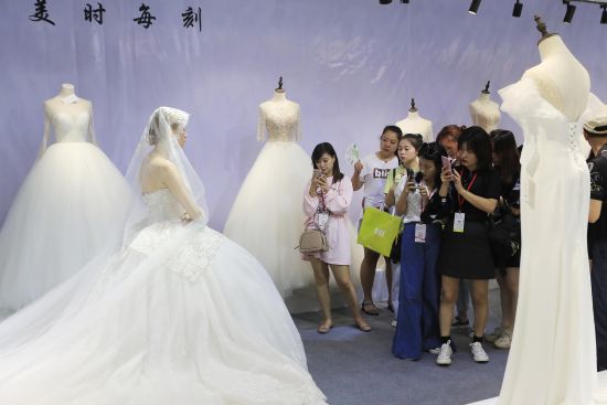 婚纱摄影器材_婚纱摄影器材城