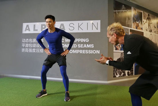 阿迪达斯全新革新训练装备ALPHASKIN系列亮