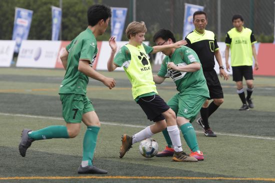 64支队伍激烈对抗 森兰杯上海著名企业足球赛