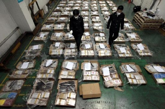 上海海关破跨国毒品走私案 缴毒逾一吨