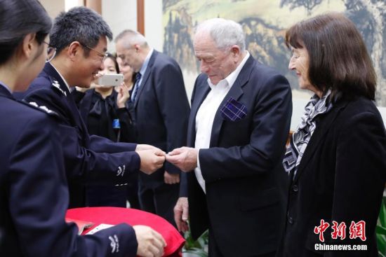 诺贝尔奖得主等六位外籍人才在上海获颁永