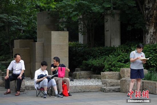 2018中国高考启幕 975万人赴考