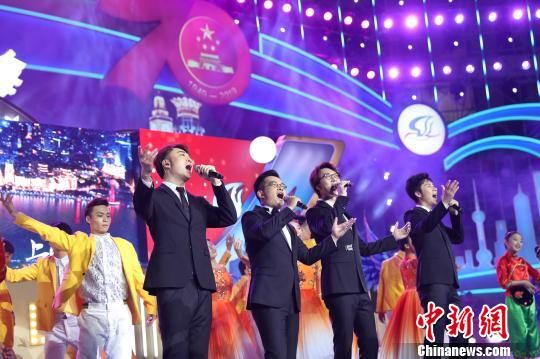25辆花车、32支表演方队 2019上海旅游节盛大开幕
