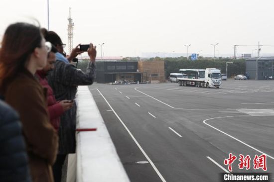 “一带一路”沿线国家媒体参访上海自贸区临港新片区