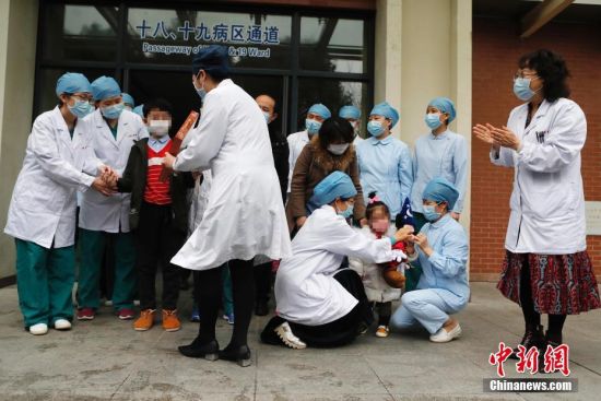 2例患儿出院 上海11例新冠患儿全部出院实现“清零”