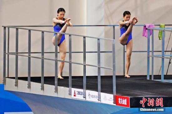 陈芋汐与全红婵夺得全国跳水冠军赛女双十米台冠军
