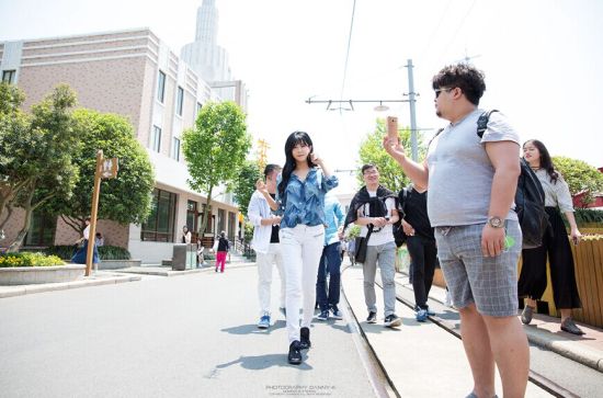 最拼韩国女主播许允美空降上海 陪粉丝过五一