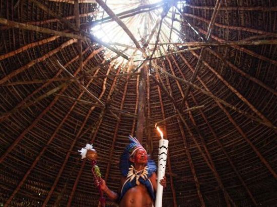 里约奥运火炬遭灭火器狂喷袭击 - 上海新闻网