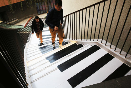 “光影上海”灯光艺术节开启瑞虹天地月亮湾音乐季