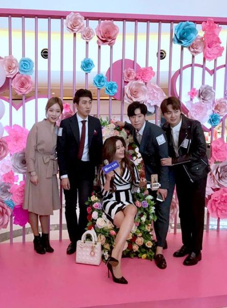 大悦城推出魔法空间 申城女性齐聚体验女神变