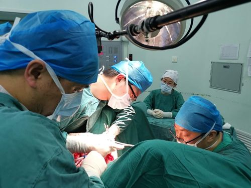 上海九院泌尿外科为一巨大阴茎阴囊橡皮肿患者