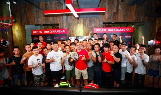 马克斯·霍洛韦与李景亮在上海举办粉丝见面会