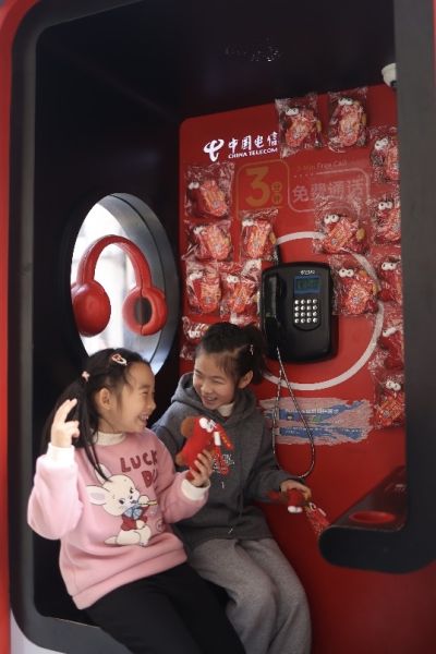 �Ϻ������ڽ�ͷ�Ĺ���ͤΪ������������ף��