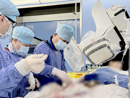 心脏“主干道”两条堵死、一条断行！13岁新疆少年在沪得救