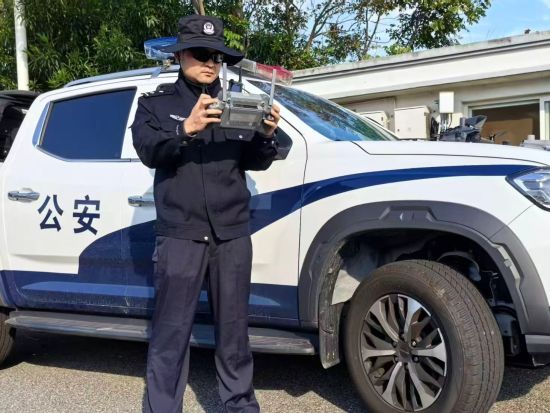 2025上海长滩半程马拉松今日开跑 上海警方多举措护航赛事_2025平湖金山乡村半程马拉松安保方案_平湖马拉松赛事安全措施