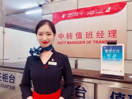 东航地服李昕蒙在隔离中成长在守沪中团圆