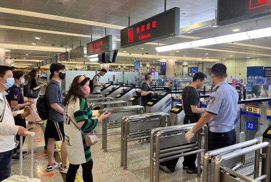 上海边检端午假期上海口岸查验出入境人员192万人次