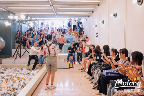 新空间新场景魔方公寓用喜剧诠释青年全新租住生活方式